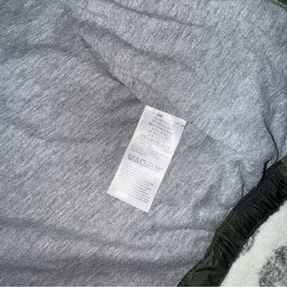 Gap Kids Camo Windbreaker Jacket With Hood Lined‎ Size XS